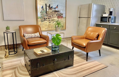 Uptown Historic District House | Quiet Retreat w Private Garden on Magazine St- Walk to restaurants, bars & shops