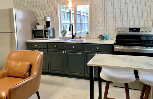 Uptown Historic District House | Quiet Retreat w Private Garden on Magazine St- Walk to restaurants, bars & shops