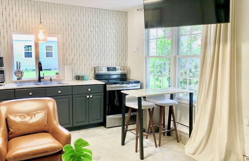 Uptown Historic District House | Quiet Retreat w Private Garden on Magazine St- Walk to restaurants, bars & shops