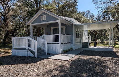 Zephyrhills West Cottage | Quiet & Secluded yet short distance to everything!