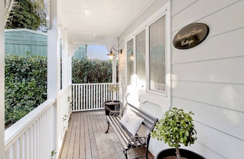 Robertson House | Quiet Southern Highland Cottage