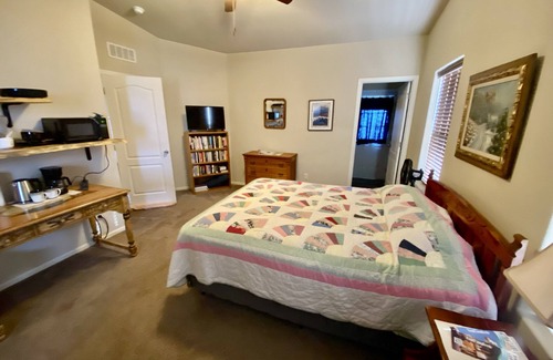 Camp Verde Bed & Breakfast | Quiet, spacious Master Bdrm, private bath, private entrance, in Verde Valley AZ