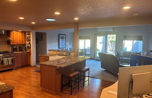 Woodstock House | Quiet Spacious Woodstock Retreat with large backyard