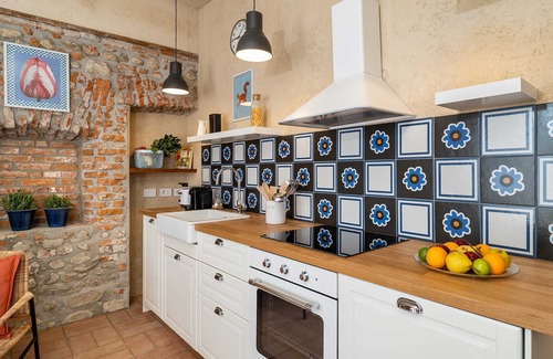 Cressa Apartment | Quiet Studio Apartment with Garden in Farmhouse