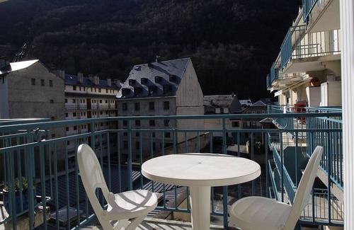 Bagneres-de-Luchon Apartment | Quiet Studio Cabin, Parking, Balcony, Pets Allowed - 4 Pers. in Bagnères-de-Luchon