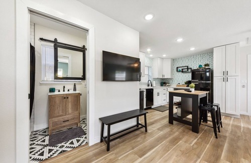 Lakeshore South Apartment | Quiet Studio Guesthouse in Jax - Near Downtown