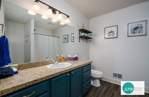 Holland House | Quiet Suburban Escape - Holland North Side