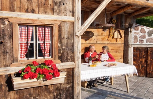 Ortisei Apartment | Quiet, sunny farm in Val Gardena with an impressive landscape