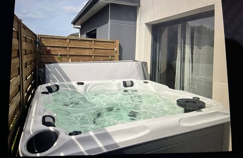 Plouvorn House | Quiet vacations for 6pers with jacuzzi close to the sea