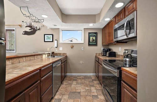Caine Woods Condo | Quiet Waterfront Getaway in North Ocean City