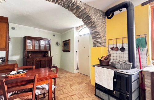 Pornassio House | Quiet yellow house