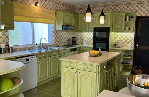 Ariolos Villa | Quietly located family villa with pool and beautiful views near Faro (+ WIFI/AC)