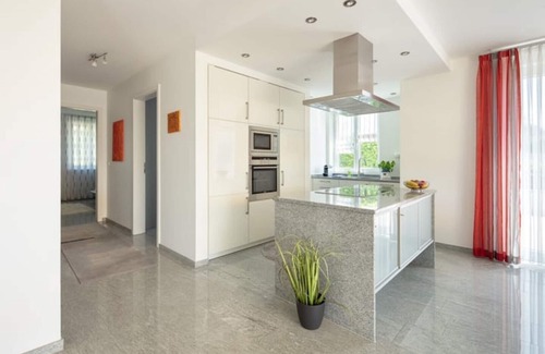 Ueberlingen Apartment | Quietly located holiday apartment "Ruheoase" with lake view for 2 people