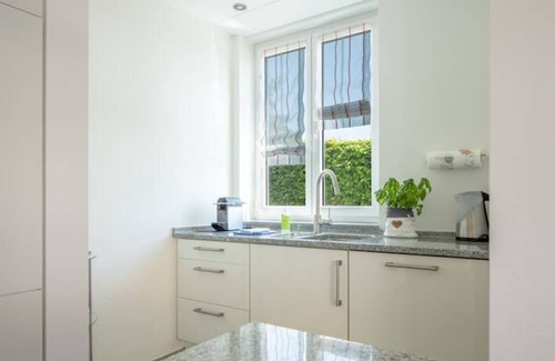 Ueberlingen Apartment | Quietly located holiday apartment "Ruheoase" with lake view for 2 people