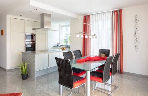 Ueberlingen Apartment | Quietly located holiday apartment "Ruheoase" with lake view for 2 people