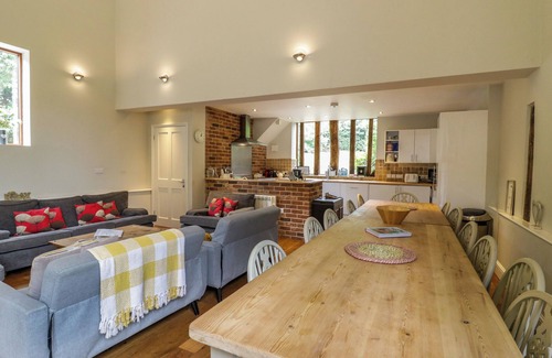 Woodbridge House | QUILL FARM BARN, pet friendly, with a garden in Campsea Ashe