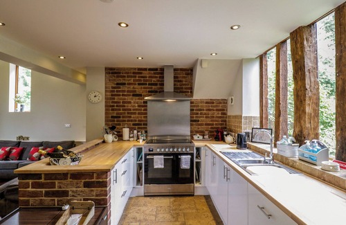 Woodbridge House | QUILL FARM BARN, pet friendly, with a garden in Campsea Ashe