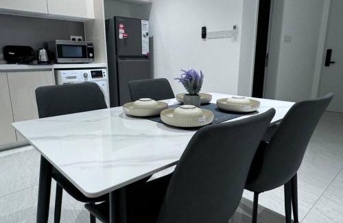 Golden Triangle Apartment | Quill Residence KLCC, Kuala Lumpur by Rverse