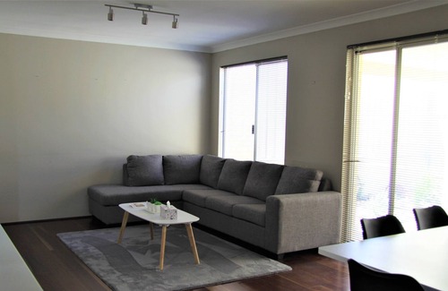 Butler House | Quinn's Beach Family Accommodation