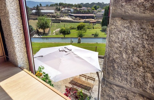 Guilhofrei Villa | Quinta das Carvoeiras - Casa Do Alpendre - T2 with Lake View, Wi-Fi and Air Conditioning