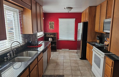 Englewood House | Quintessential Colorado 2-bedroom house with WiFi and Swampcooler in Englewood