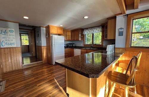 Sebascodegan Island Cottage | Quintessential oceanfront Maine cottage on the shore of picturesque Cundy`s Harbor!