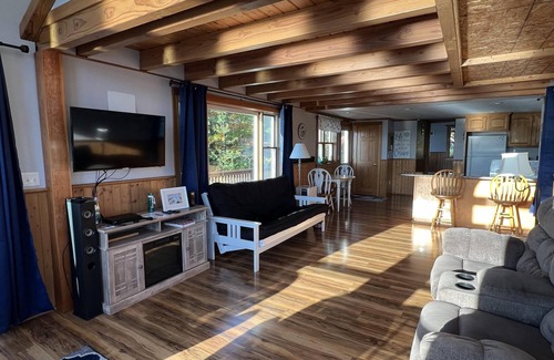 Sebascodegan Island Cottage | Quintessential oceanfront Maine cottage on the shore of picturesque Cundy`s Harbor!