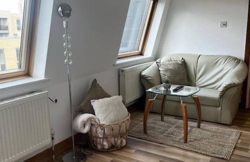 New Cross Apartment | Quirky studio flat selfcontained