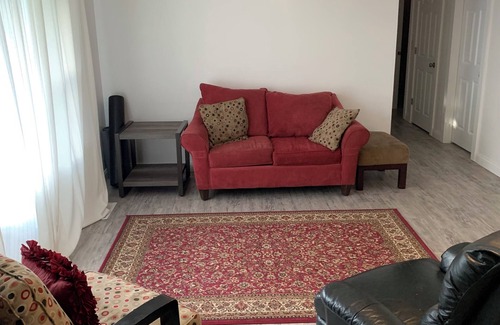 Bedford House | Quite 3-bedroom house in terrific Bedford with AC, WiFi