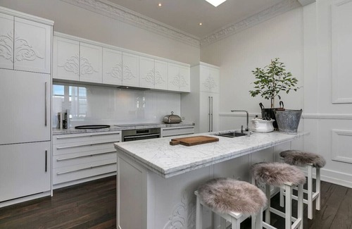 Auckland Central Business District Apartment | QV Stays Luxurious Heritage Style Hideaway