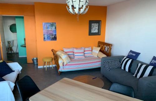 Sete Apartment | Résidence avec piscine et box, vue sur mer