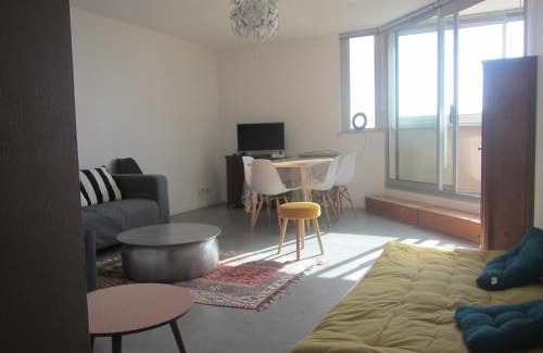 Sete Apartment | Résidence avec piscine et box, vue sur mer