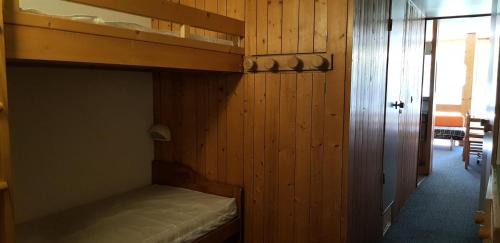 Arc-1800 Apartment | Résidence Lauzieres - Appartement 2 pièces pour 7 personnes skis aux pieds et proche des commerces dans le village du Charvet à Arc 1800 MAE-1876