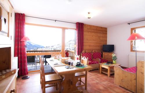 Orcieres-Merlette Apartment | Résidence Odalys Rochebrune Le Vallon