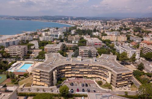 Saint-Laurent-du-Var Apartment | Résidence Pierre & Vacances Heliotel Marine