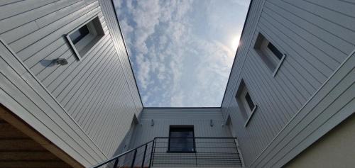 Saint-Marc-sur-Mer House | Résidence Salamandre - Maison Bois Cosy Calme avec parking pour 4 à 10 pers idéal couples et familles à 500m de la plage à Saint-Marc-sur-mer