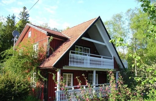 Urshult House | Rössvik-lillegard: Ihr Ferienhaus am Åsnen für Natur, Angeln & Sauna"