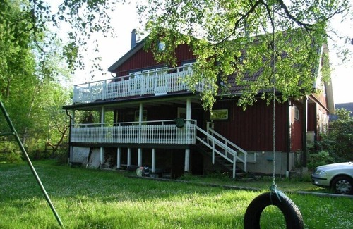Urshult House | Rössvik-lillegard: Ihr Ferienhaus am Åsnen für Natur, Angeln & Sauna"