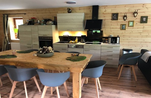 Winterberg House | Rückzugsort am Teich in Winterberg