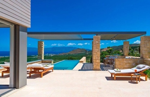 Kissamos Apartment | R 3087 Villa Faustina With Private Living Room.Maid Service & Hot Wat