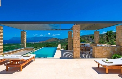 Kissamos Apartment | R 3087 Villa Faustina With Private Living Room.Maid Service & Hot Wat