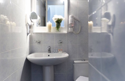 Fira Villa | R 3143 Villa Firmin - Milos Villas Hotel Santorini With Daily Maid Service.Air Conditioning & Sid