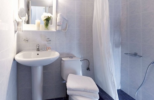 Fira Villa | R 3143 Villa Firmin - Milos Villas Hotel Santorini With Daily Maid Service.Air Conditioning & Sid