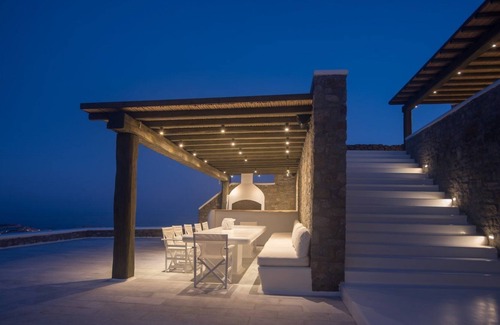 Psarou Villa | R 3172 Villa Flynn With Outdoor jacuzzi.Private gym & Air-conditioning,