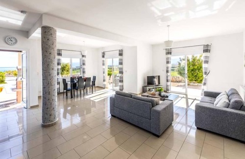Latchi Villa | R 5002 Villa Andreas with Dining Facilities,Comfortable Seating & Dishwasher.