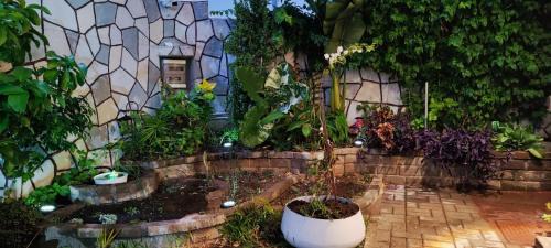 Tombeau Bay House | R Garden Studio 1 - Ensuite avec accès privé et indépendant
