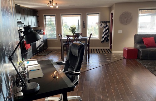 Sage Hill House | R&R Executive Suite, Private Entrance, Sleeps 4, Hot Tub with pond/green view