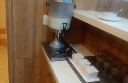 Jamnagar Hotel | RAAJ SVASTIK INN