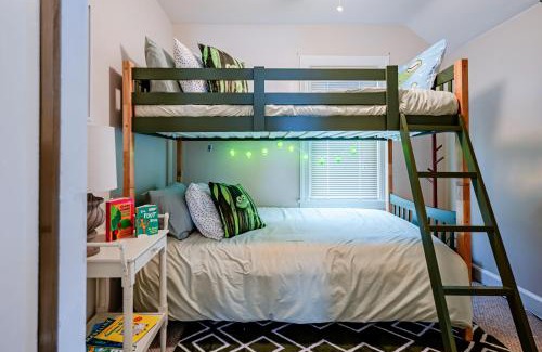 Toledo House | Rachel's Private Hideaway with king bed, kitchen, laundry, parking and big yard