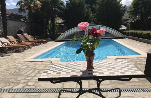 Saint-Vincent-de-Mercuze Bed & Breakfast | Rachmaninov room, antique style